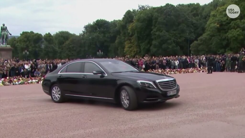 King Harald of Norway Dies: Norwegians mourn the whole country’s grandfather outside Royal Palace…. 08-28-2026